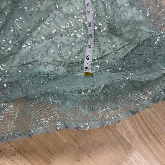 Mac Duggal NWT Green Embellished Sleeveless Plunge Neck Trumpet Gown Size 10 - Picture 11 of 12